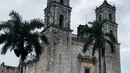 Pemandangan gereja San Servacio di Valladolid, Yucatan, Meksiko (13/2). Chichen Itza didirikan raja suku Toltec bernama Quetzalcoatl yang datang ke Semenanjung Yukatan bersama pasukannya.  (AFP Photo/Daniel Slim)