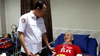 Direktur Utama BPJS Kesehatan, Fachmi Idris melalukan spotcheck di Klinik Hemodialisis Tidore, Jakarta Pusat, Senin (13/01/2020), yang mana cuci darah untuk pasien JKN cukup verifikasi finger print. (Dok Humas BPJS Kesehatan)