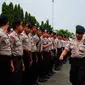 Apel siaga personel polisi di Silang Monas, Jakarta, Rabu ( 27/1). Apel tersebut untuk mengantisipasi aksi demo sambut seratus hari kepemimpinan Presiden SBY yang akan digelar besok.(Antara)