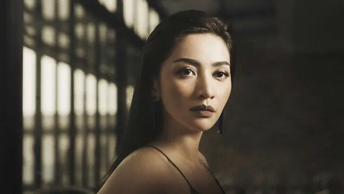 [Bintang] Bikin Wanita Iri, Ini 8 Potret Keseksian Hesti Purwadinata