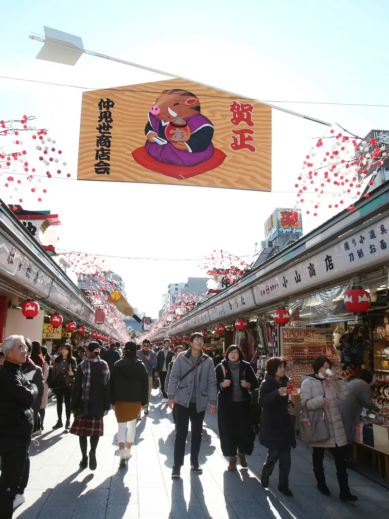 Dekorasi Shio Babi Tanah Hiasi Tokyo Jelang Tahun Baru 2019