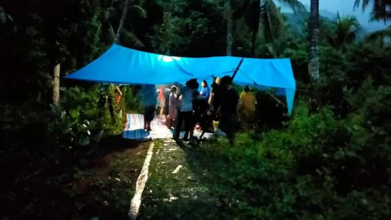 Korban gempa di Mamuju, Sulbar mengungsi ke pegunungan. (Foto: Liputan6.com/abdul Rajab Umar)