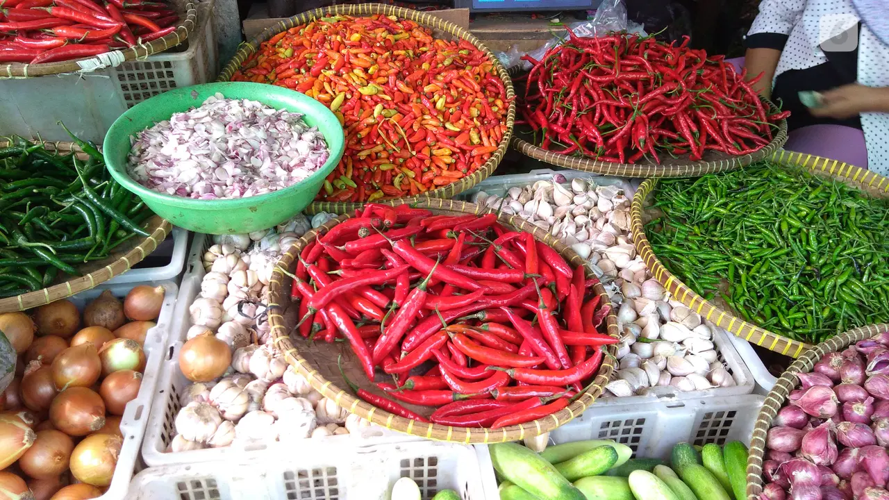 Cabai, bawang, sayur di Pasar Palmerah