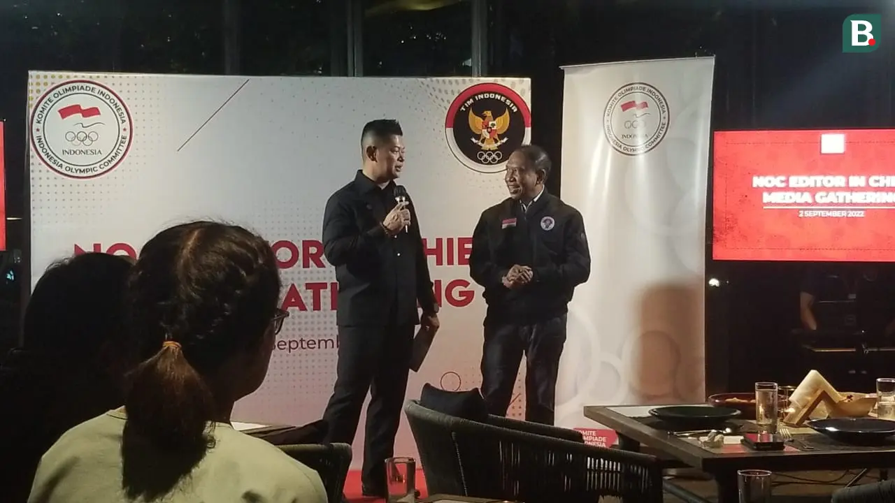 Menpora Zainudin Amali (kanan) bersama Ketua NOC Indonesia, Raja Sapta Oktohari