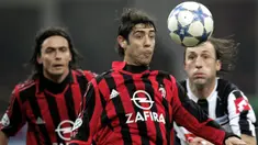 Dalam beberapa dekade terakhir invasi para pesepak bola asal Portugal ke liga-liga top Eropa, termasuk Serie A Liga Italia telah menunjukkan grafik yang meningkat. Beberapa pemain bahkan mampu mengangkat prestise klub yang diperkuatnya di Serie Liga Italia dengan skill berkelasnya hingga mampu bertahan lama sebagai andalan klub. Seperti 5 pemain berikut ini yang masuk dalam daftar 5 besar pesepak bola Portugal dengan jumlah penampilan terbanyak di Serie A Liga Italia hingga kini. (AFP/Filippo Monteforte)