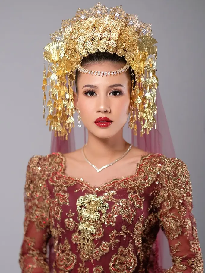 Jadi Pengantin Minang, Pesona Shenina Cinnamon dengan Makeup Bold Klasik di Momen Prewedding Bersama Angga Yunanda