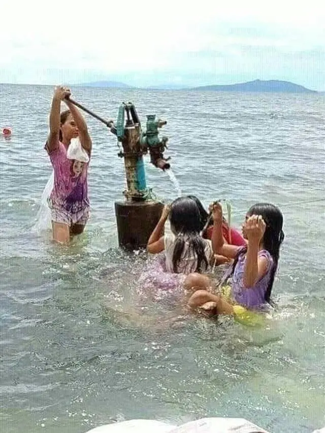 6 Aksi Absurd Orang Gabut Buang-Buang Tenaga, Sia-Sia