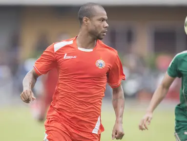 Manajemen Persija Jakarta, memutuskan untuk batal mengontrak striker Hilton Moreira, dengan alasan sang pemain tidak disukai oleh suporter The Jakmania. (Bola.com/Vitalis Yogi Trisna)