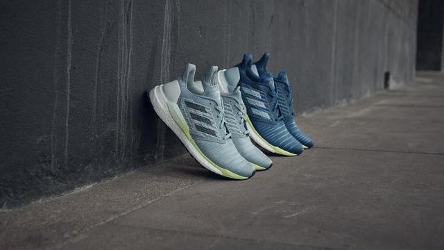  Sepatu  Lari Solarboost Hadir dengan Warna dan Terobosan 