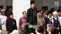 Tampilan karismatik presiden Indonesia Jokowi dalam balutan baju adat Betawi.