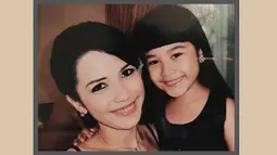 Gadis yang akrab disapa Chilla ini terkenal lewat perannya sebagai Nadine, anak dari Mischa (diperankan oleh Dinda Kanyadewi) dalam sinetron Cinta Fitri. (Liputan6.com/IG/@ashirazamita)