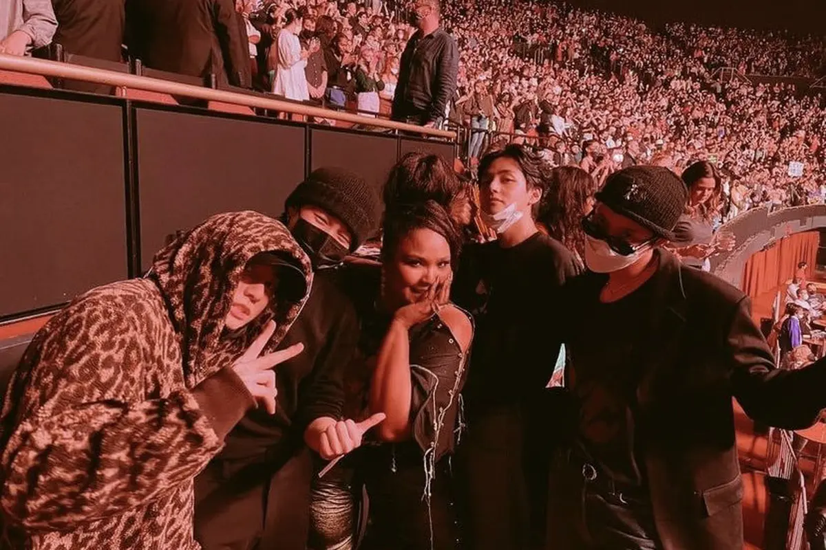 BTS menghadiri konser "Love On" Harry Styles di Los Angeles intip pakainnya