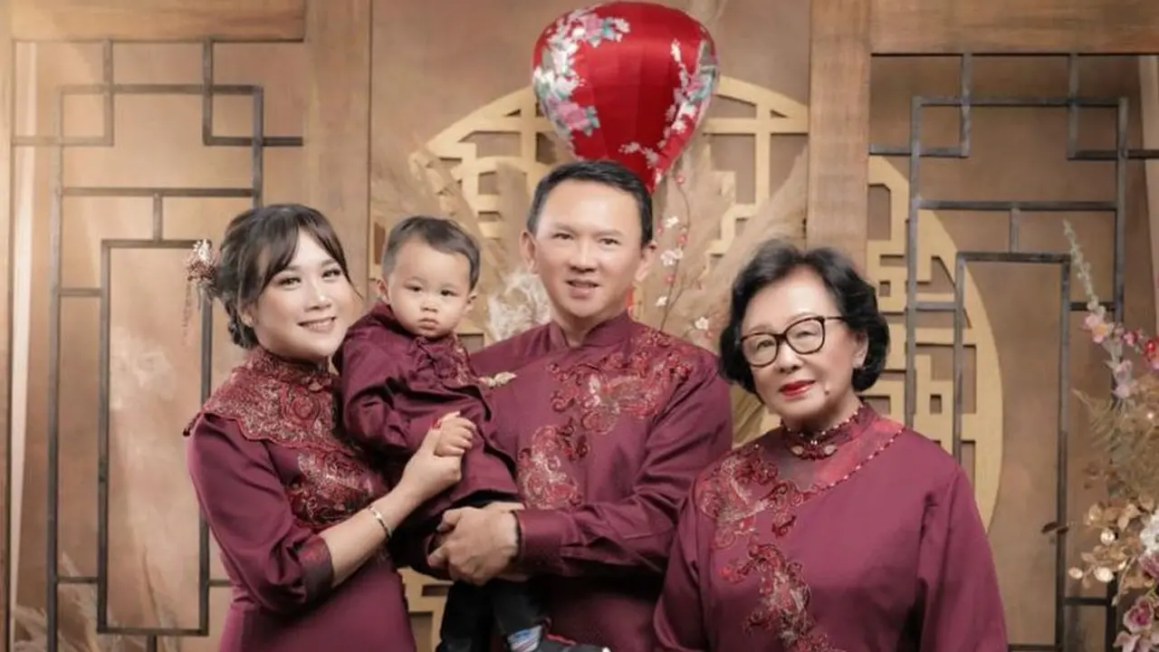 6 Pemotretan Keluarga Ahok dengan Tema Imlek Ini Curi Perhatian