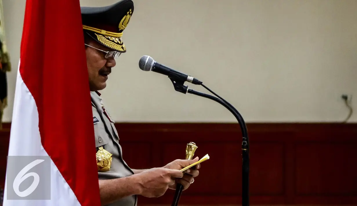 Kapolri Jend. (Pol.) Badrodin Haiti saat memberikan sambutan pada acara sertijab Kapolda di Rupatama, Mabes Polri, Jakarta, (21/3). Tito Karnavian menggantikan Komjen Saud Usman Nasution untuk menjadi kepala BNPT. (Liputan6.com/Fery Pradolo)