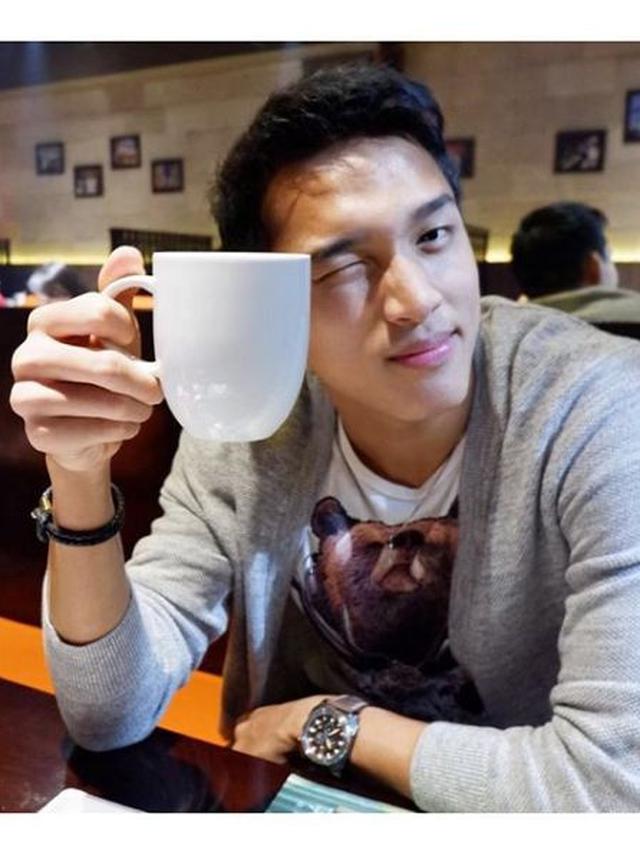 [Bintang] Sering Dibilang Mirip Artis Korea, Ini Bukti Kegantengan Jonatan Christie
