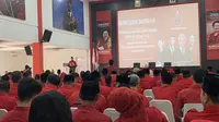 Sekretaris Jenderal DPP PDI Perjuangan (PDIP), Hasto Kristiyanto dalam sambutan di acara Rapat Kerja Daerah DPD PDIP Provinsi Banten, Kota Serang, Banten, Minggu (10/9/2023). (Liputan6.com/Ady Anugrahadi)