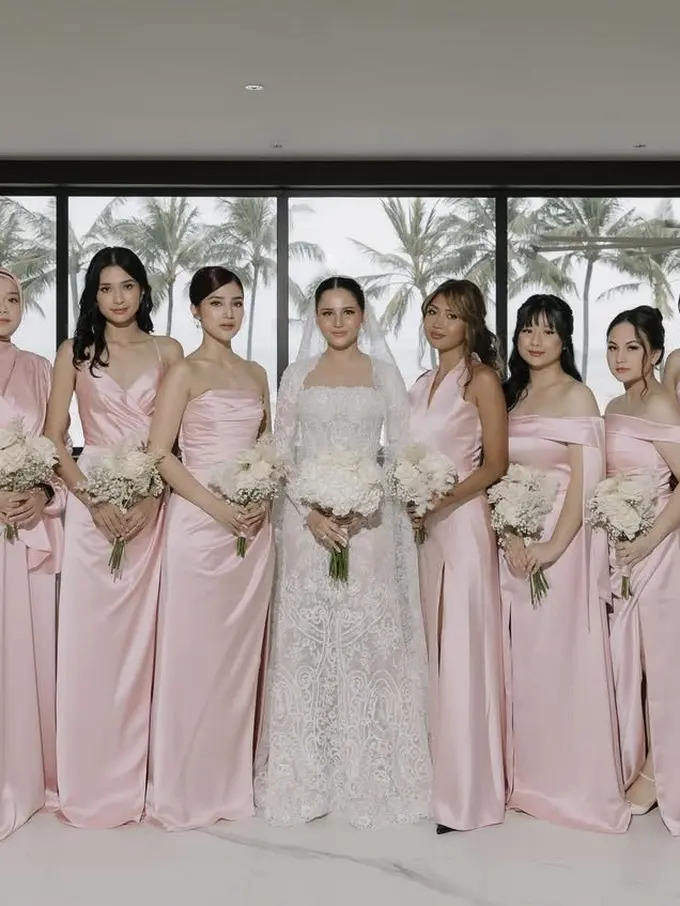 Mikha Tambayong saat Jadi Bridesmaid Yunita Siregar