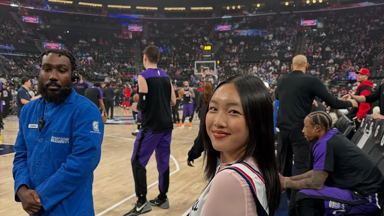 Bikin Bangga! Penyanyi Malea Emma Tampil di Laga NBA dengan Jersey Bertema Kemerdekaan Indonesia