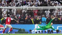 Foto: Momen Tendangan Penalti Gabriel Melambung Tinggi, Arsenal Kubur Mimpi Juara Liga Champions