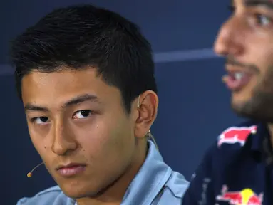 Rio Haryanto akhirnya berkomentar untuk pertama kalinya setelah resmi ditendang Manor Racing sebagai pembalap utama Formula 1 2016. Pembalap Indonesia itu mengaku siap memulai tantangan baru. (AFP PHOTO/Patrik Stollarz)