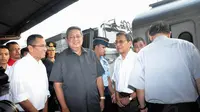Dalam kunjungan singkat itu tampak juga Wakil Presiden, Boediono dan Menteri BUMN Dahlan Iskan, Kamis (24/7/14). (Liputan6.com/Faizal Fanani)