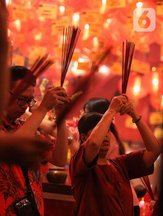 Bagi warga Tionghoa, Imlek menjadi waktu untuk refleksi diri, merefleksikan perjalanan hidup selama setahun yang telah dilewati. (Liputan6.com/Angga Yuniar)