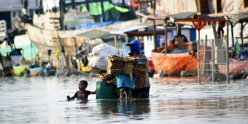 Drainase Buruk, Banjir Rob Genangi Kawasan Pelabuhan Tanjung Emas