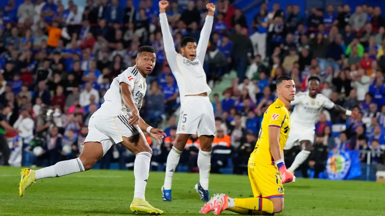Foto: 2 Pemain Getafe Dapat Kartu Merah, Kylian Mbappe Cetak Gol Penentu Kemenangan