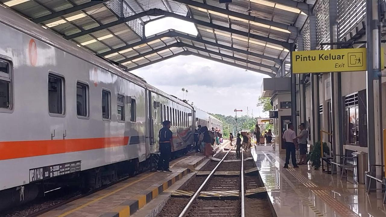 Kondisi angkutan Nataru 2025 di Staisun Kalisat Jember (Istimewa)