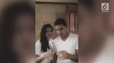 Raisa Andriana mengandung buah cintanya dengan Hamish Daud. Kabar bahagia itu dibagikannya lewat situs video berbagi.