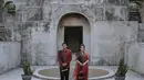 Foto terbaru, Kahiyang dan Bobby tampak mengenakan busana ciri khas tanah Toraja. Pasangan yang cantik dan tampan terlihat begitu siap untuk melanjutkan hubungannya ke jenjang pernikahan. (Instagram/ayanggkahiyang)