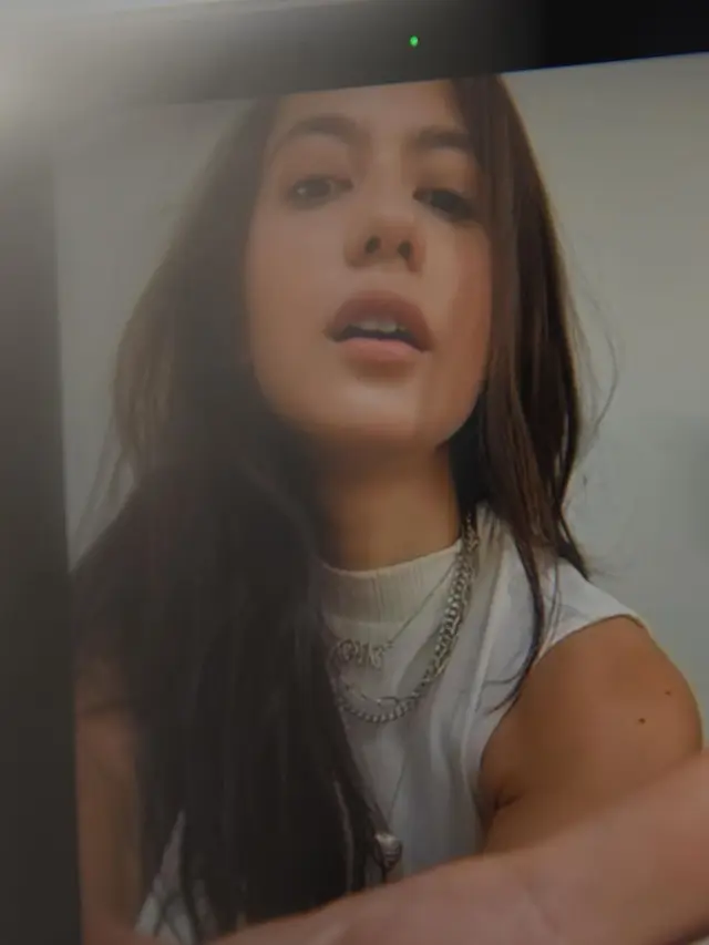 Belum Mandi Tetap Dipuji Cantik, Ini 6 Pemotretan Virtual Pevita Pearce