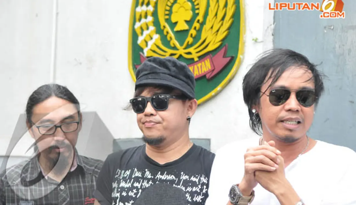 Kehadiran Ian mencuri perhatian, mengingat sebelumnya ia dan Depe --sapaan Dewi Perssik-- terlibat perseteruan beberapa waktu lalu. Jumat (11/4/2014) (Liputan6.com/Panji Diksana).