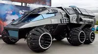 Armada rover Mars yang mirip Batmobile. (Foto: Mirror)