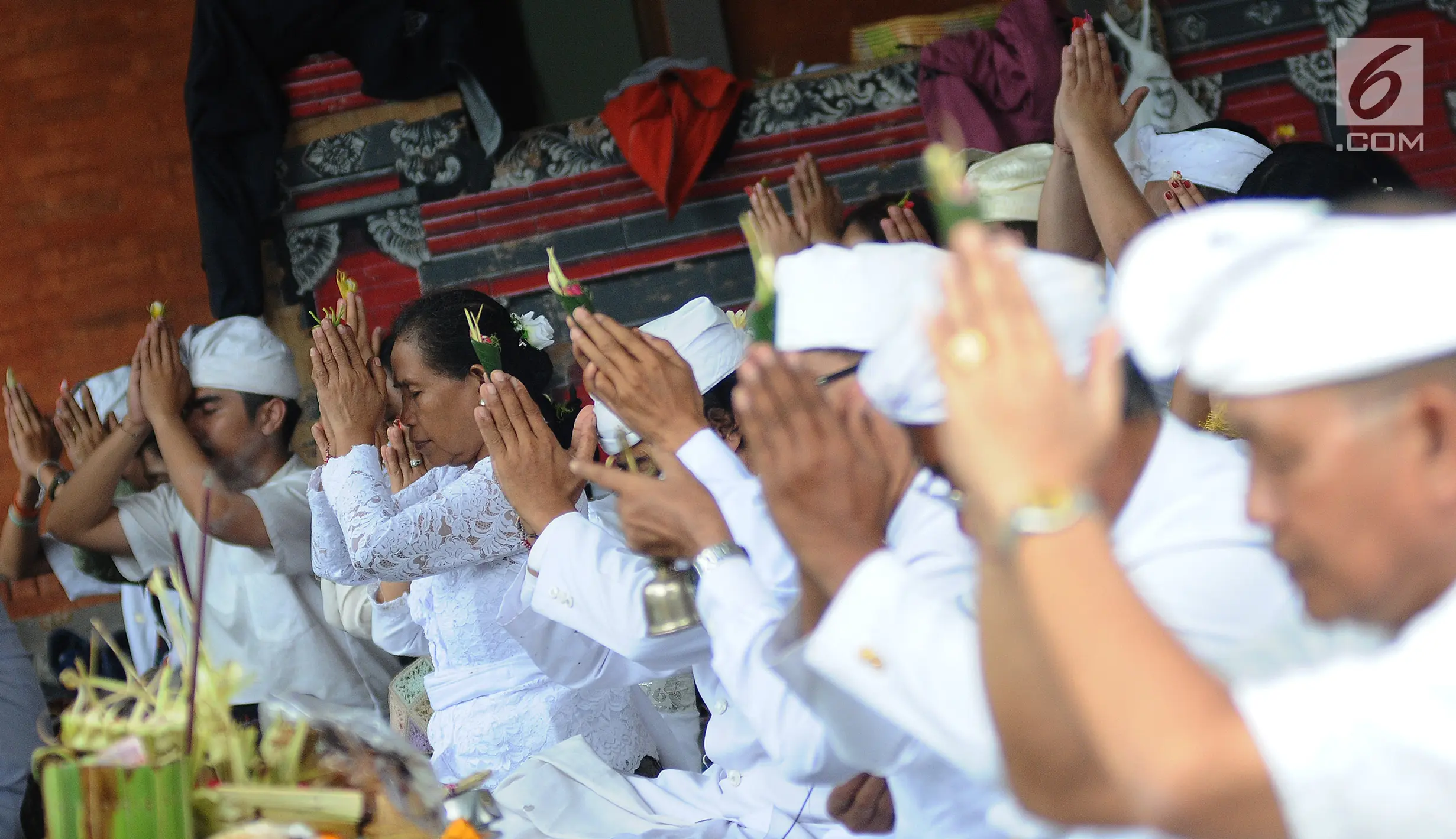 FOTO: Suasana Prosesi Upacara Mecaru Jelang Perayaan Hari Nyepi - Foto ...
