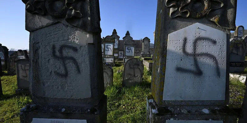 107 Makam Yahudi di Prancis Dicoreti Simbol Nazi