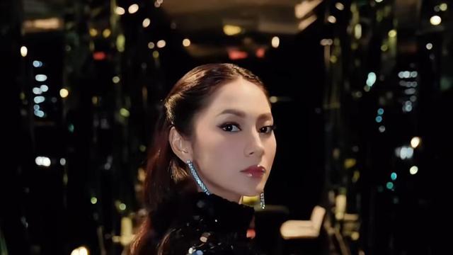 Pesona Dinda Kirana dalam balutan gaun elegan. (credit:instagram.com/dindakirana.s)