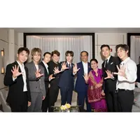 Presiden Jokowi, ibu Iriana dan Super Junior berpose bersama. (Foto: instagram.com/superjunior)