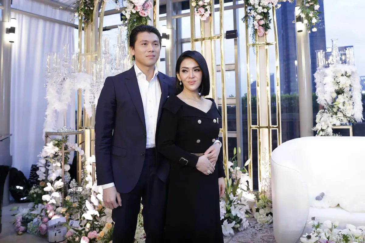 [Fimela] Syahrini dan Reino Barack