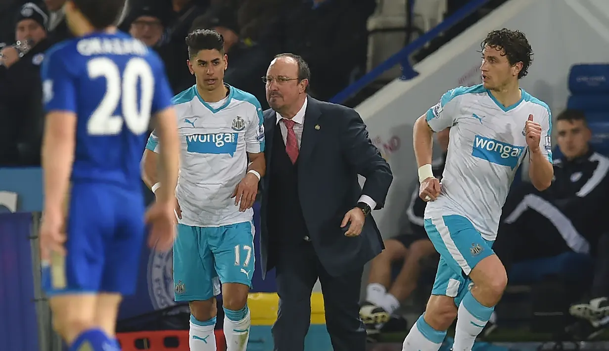 Pelatih baru Newcastle United, Rafael Benitez, melakukan debutnya saat melawan Leicester City dalam laga Liga Inggris di Stadion King Power, Selasa (15/3/2016) dini hari WIB. (AFP/Paul Ellis)