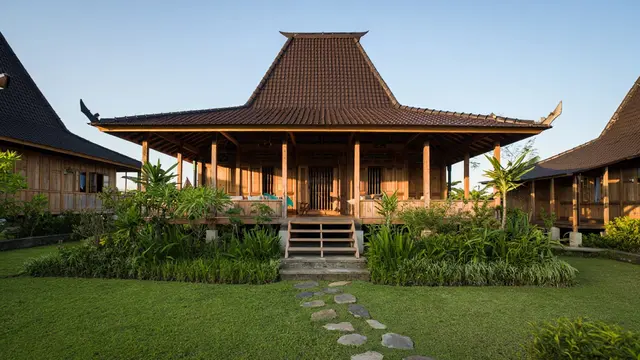 Rumah Minimalis di Kampung dengan Atap Joglo Sederhana (Foto: Reve.com)
