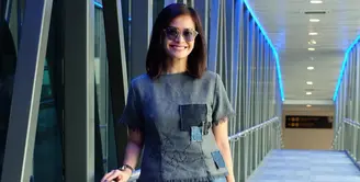 Ersa Mayori, presenter Indonesia yang kini sudah jarang muncul. Tidak meninggalkan dunia entertain, namun sepertinya wanita yang satu ini lebih sibuk mengurus keluarganya. (Instagram/ersamayori)