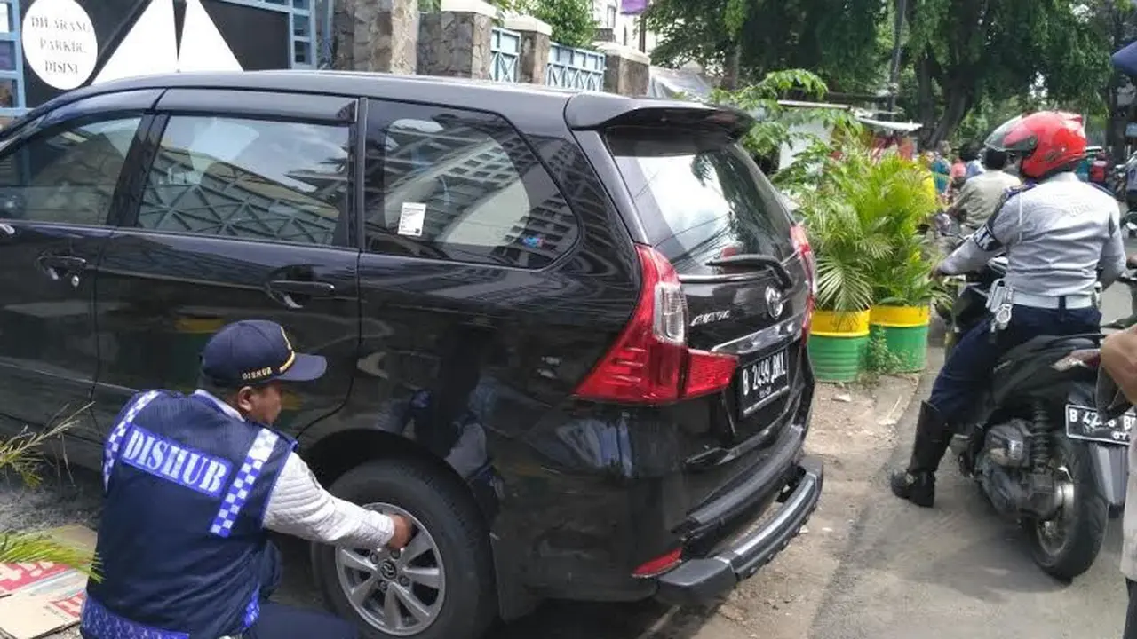 Parkir liar di Jakarta Barat