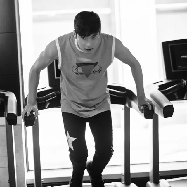 Pesona Sung Hoon bintang Woori the Virgin saat olahraga (Foto: Instagram @sunghoon1983)