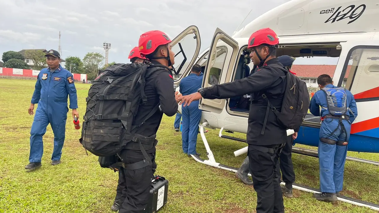 Polri mengerahkan tim drone Bid TIK untuk mendeteksi sekaligus mencari kemungkinan lokasi pengungsian warga yang daerahnya masih terisolir akibat gempa Cianjur Jawa Barat.