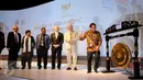 Menko Kemaritiman dan Sumber Daya, Rizal Ramli (kanan) secara resmi membuka Habitat III Asia Pasific Regional Meeting di Jakarta, Rabu (21/10/2015). Pertemuan ini merupakan persiapan menuju Prepcom III di Surabaya. (Liputan6.com/Helmi Fithriansyah)