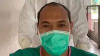 Pasien positif virus corona (Covid -19), Asep Aang Rahmatullah, yang juga seorang pejabat di lingkungan Pemerintah Kabupaten Karawang kini kondisinya berangsur-angsur membaik. (Liputan6.com/ Abramena)