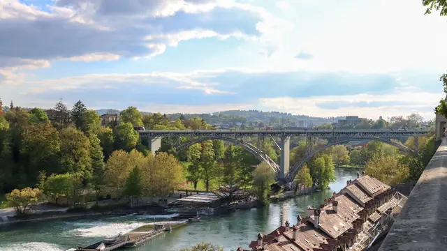 Netizen Indonesia Kirimkan Ungkapan Terima Kasih Pada Guru SD yang Temukan Eril