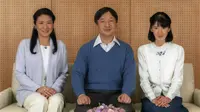 Pangeran Naruhito bersama dengan Putri Masako dan Putri Aiko dalam foto keluarga putra mahkota terbaru (AP)