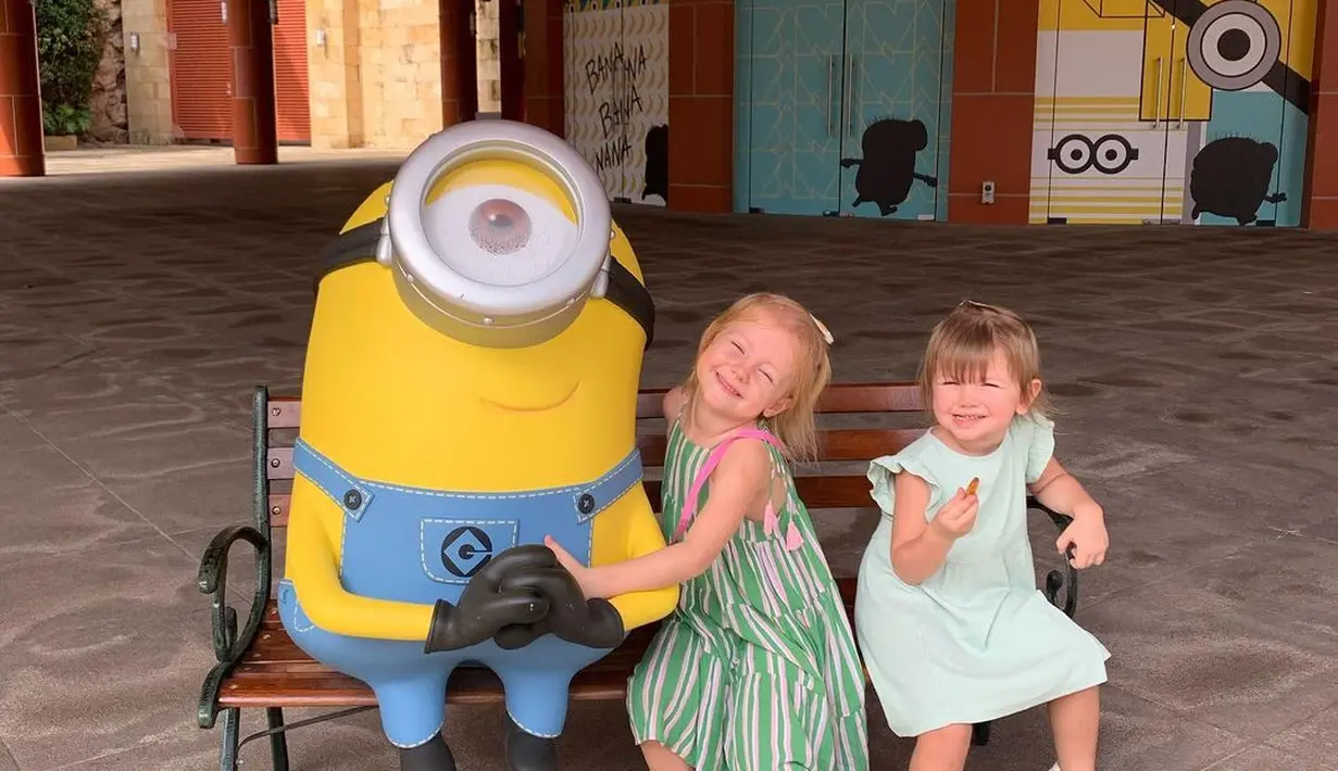 <p>Marissa Nasution bersama dua putrinya [Instagram/marissaln]</p>